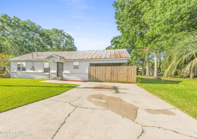Photo 3 of Single family home for sale at 600 E Jane St, Abbeville, LA 70510 | MLS# 2600001200 | Listing updated on 2026-08-10