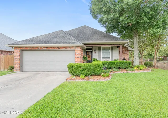 Photo 1 of Single family home for sale at 617 Southlake Cir, Youngsville, LA 70592 | MLS# 2600007277 | Listing updated on 2026-08-16