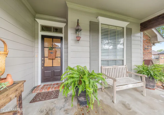 Photo 2 of Single family home for sale at 617 Southlake Cir, Youngsville, LA 70592 | MLS# 2600007277 | Listing updated on 2026-08-16