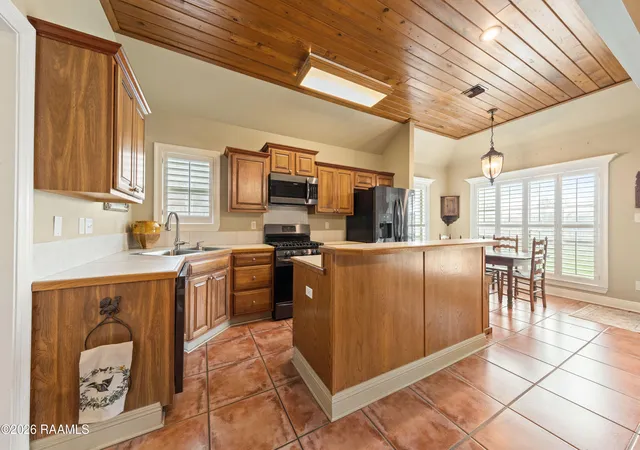 Photo 3 of Single family home for sale at 617 Southlake Cir, Youngsville, LA 70592 | MLS# 2600007277 | Listing updated on 2026-08-16