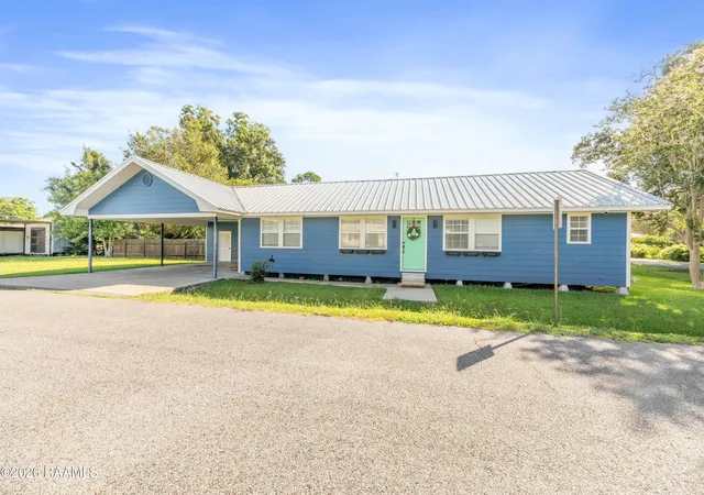 2nd image of 1002 Matthew St, Breaux Bridge, LA 70517 | MLS# 2600006993