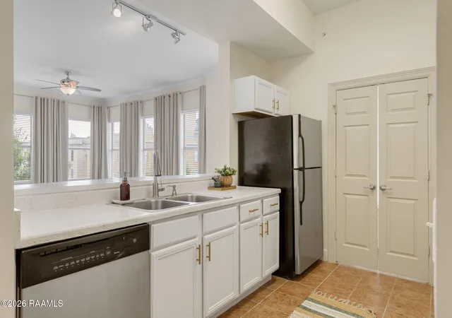 4th image of 201 Settlers Trace Blvd #4401, Lafayette, LA 70508 | MLS# 2600006614