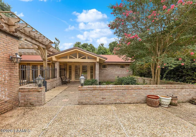 2nd image of 805 Loreauville Rd, New Iberia, LA 70563 | MLS# 2600007226