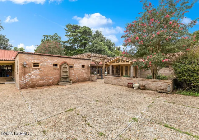 5th image of 805 Loreauville Rd, New Iberia, LA 70563 | MLS# 2600007226