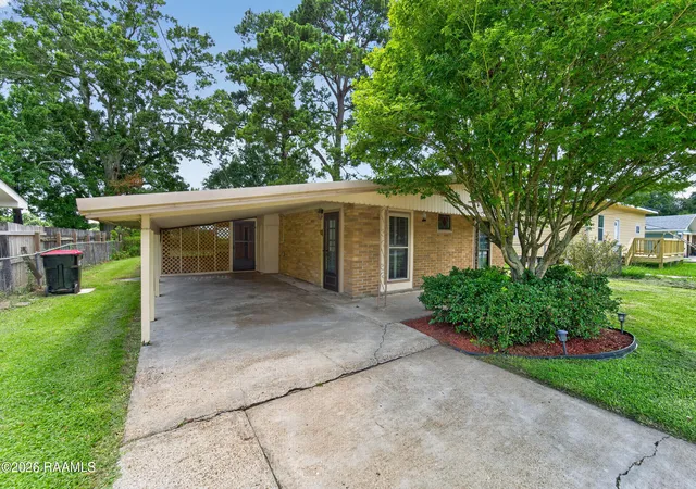 Photo 2 of Single family home for sale at 207 Belle Homme Dr, Lafayette, LA 70506 | MLS# 2600005351 | Listing updated on 2026-09-08