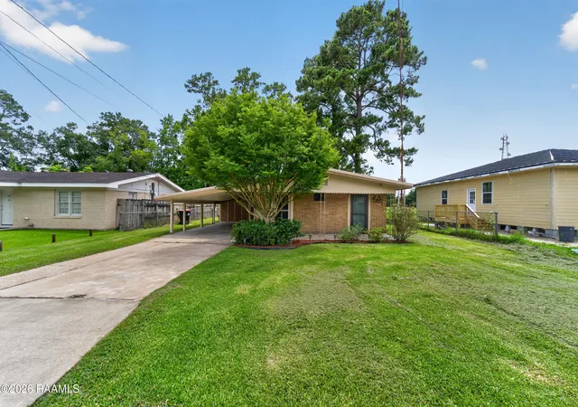 Photo 3 of Single family home for sale at 207 Belle Homme Dr, Lafayette, LA 70506 | MLS# 2600005351 | Listing updated on 2026-09-08