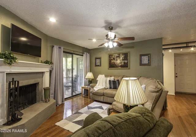 Listing Photo 5 - Condo for sale in building located at 1304 E Byp Pkwy, Lafayette, LA 70508 - Unit #2b