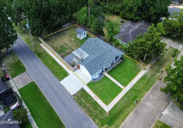 Photo 3 of Sale Pending at 214 Dafney Dr, Lafayette, LA 70503 | MLS# 2600008053 | Listing updated on 2026-08-31