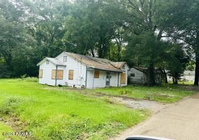 Homes for sale in Ville Platte, LA | 519 E Jackson St, Ville Platte, LA 70586 | MLS# 2600005709