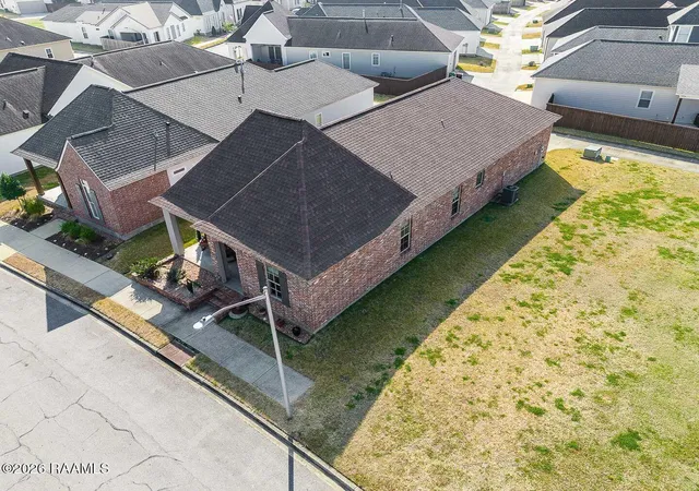 Photo 2 of Sale Pending at 105 Vienne Ln, Lafayette, LA 70507 | MLS# 2600001206 | Listing updated on 2026-07-23