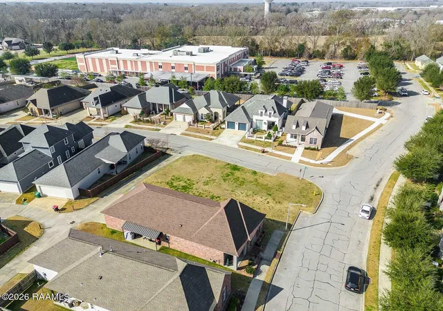 Photo 4 of Sale Pending at 105 Vienne Ln, Lafayette, LA 70507 | MLS# 2600001206 | Listing updated on 2026-07-23