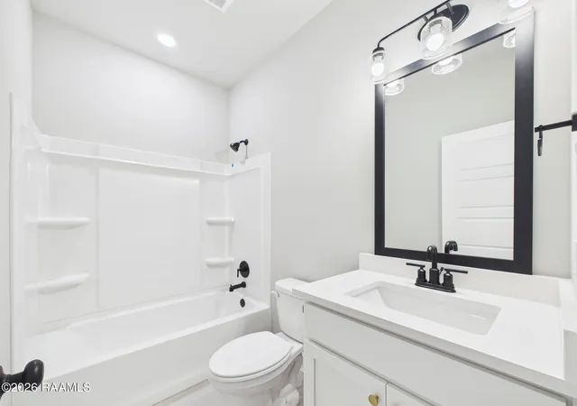 Photo 3 of Sale Pending at 117 Belle Lake Dr, Lafayette, LA 70506 | MLS# 2600000791 | Listing updated on 2026-09-14