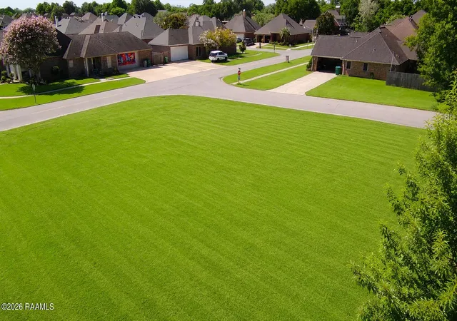 4th image of 801 Flambant Dr, Broussard, LA 70518 | MLS# 2600005759
