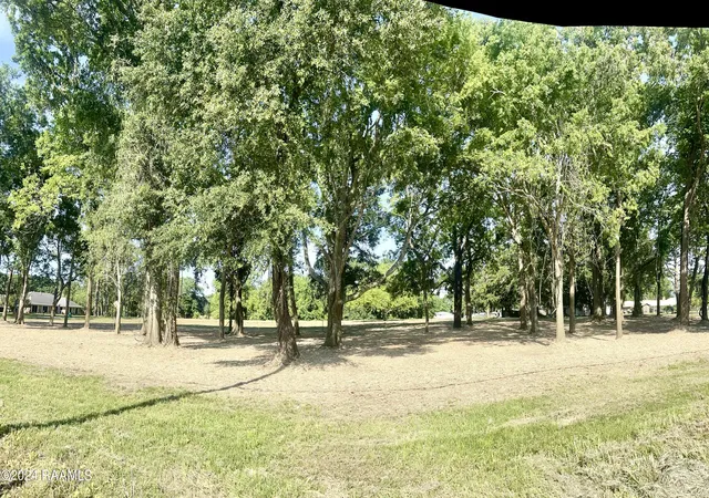 Photo 3 of Land for sale at 914 Oakcrest Dr, New Iberia, LA 70563 | MLS# 2600005142 | Listing updated on 2026-06-09