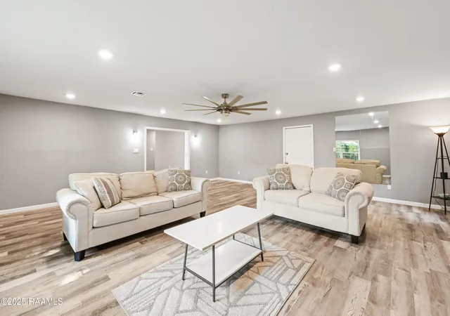 2nd image of 113 Driftwood Dr, Lafayette, LA 70503 | MLS# 2600007830
