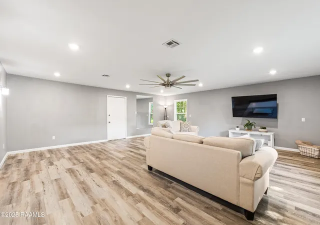 Photo 3 of Single family home for sale at 113 Driftwood Dr, Lafayette, LA 70503 | MLS# 2600007830 | Listing updated on 2026-08-30