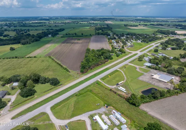 Photo 3 of House for sale at 5500 Hwy 14, New Iberia, LA 70560 | MLS# 2500003745 | Listing updated on 2026-05-13