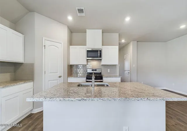 2nd image of 142 Lake Ridge Dr, Broussard, LA 70518 | MLS# 2600007649