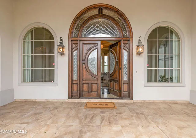 Photo 3 of Single family home for sale at 700 Farmington Dr, Lafayette, LA 70503 | MLS# 2600004645 | Listing updated on 2026-09-21