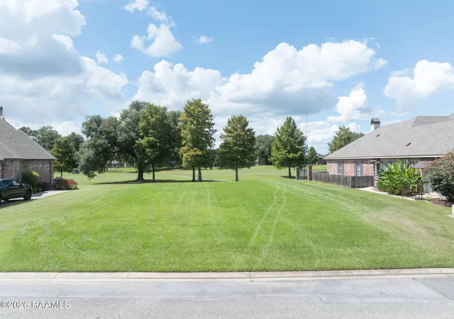 3rd image of 310 Shinnecock Hills Dr, Broussard, LA 70518 | MLS# 2600007622