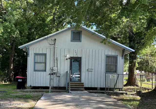 Homes for sale in Lafayette, LA | 304 Carmel Dr, Lafayette, LA 70501 | MLS# 2600000479