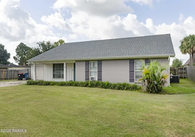 Photo 2 of Single family home for sale at 113 Irish Bend Dr, Youngsville, LA 70592 | MLS# 2600007324 | Listing updated on 2026-09-25