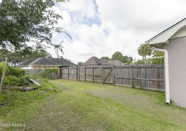 Photo 3 of Single family home for sale at 113 Irish Bend Dr, Youngsville, LA 70592 | MLS# 2600007324 | Listing updated on 2026-09-25