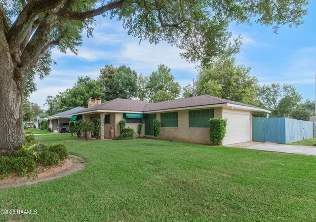 Photo 3 of Sale Pending at 98 Sunny Ln, Lafayette, LA 70506 | MLS# 2600007835 | Listing updated on 2026-08-31