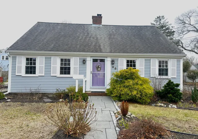 5th image of 35 Walnut St, Hyannis, MA 02601 | MLS# 22501094