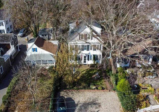 36th image of 44 Commercial St, Provincetown, MA 02657 | MLS# 22502395