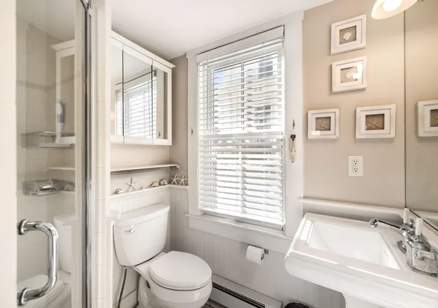 3rd image of 176 Commercial St, Provincetown, MA 02657