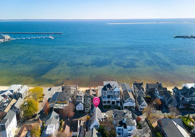 2nd image of 176 Commercial St, Provincetown, MA 02657