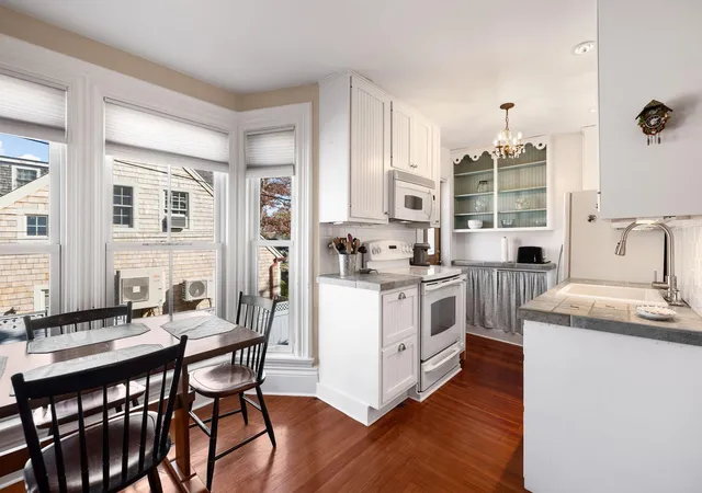 4th image of 176 Commercial St, Provincetown, MA 02657