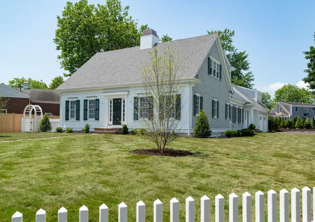 Homes for sale in Chatham, MA | 33 Crowell Rd, Chatham, MA 02633 | MLS# 22600794