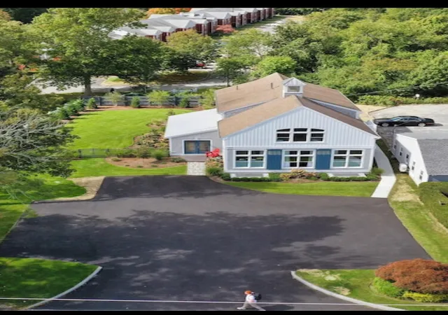 2nd image of 156 Teaticket Hwy Hwy, Teaticket, MA 02536 | MLS# 22505492