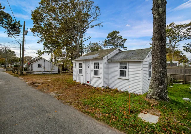 2nd image of 262 Old Wharf Rd, Dennis Port, MA 02639