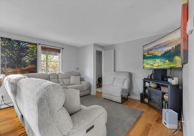 4th image of 116 Franklin Ter, Tisbury, MA 02568 | MLS# 22600011