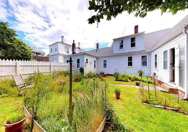 1st image of 580 Commercial St, Provincetown, MA 02657 | MLS# 22600002