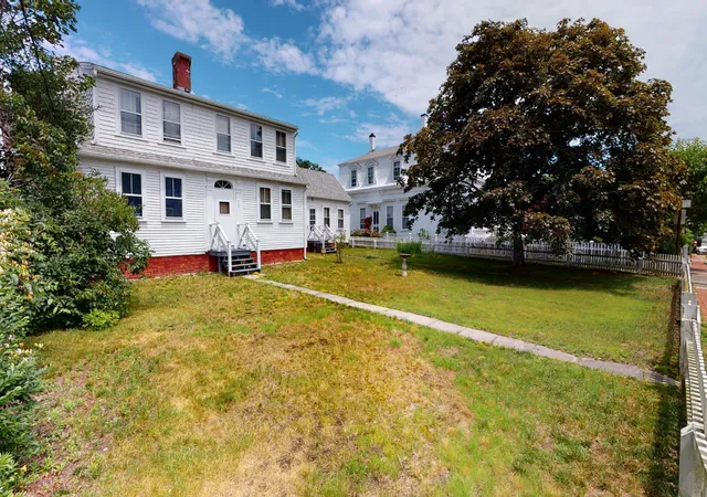 2nd image of 580 Commercial St, Provincetown, MA 02657 | MLS# 22600002
