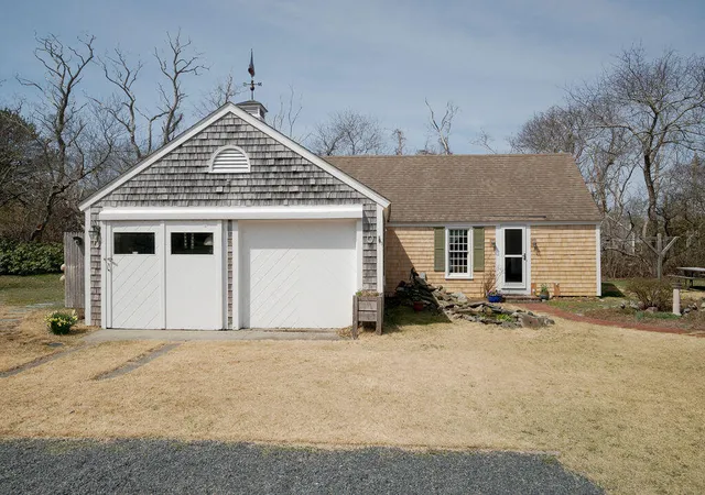 3rd image of 16 Shore Rd, North Truro, MA 02652 | MLS# 22601465