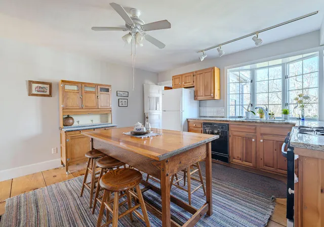 4th image of 16 Shore Rd, North Truro, MA 02652 | MLS# 22601465