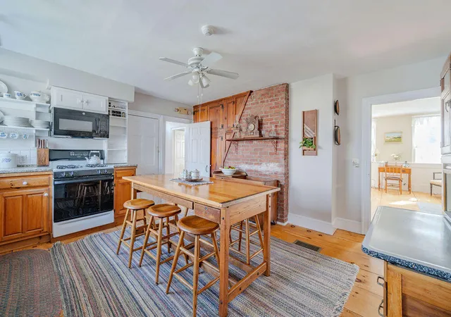 5th image of 16 Shore Rd, North Truro, MA 02652 | MLS# 22601465