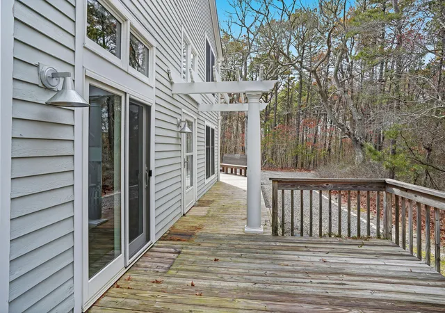 2nd image of 150 Cvs Rd, Vineyard Haven, MA 02568