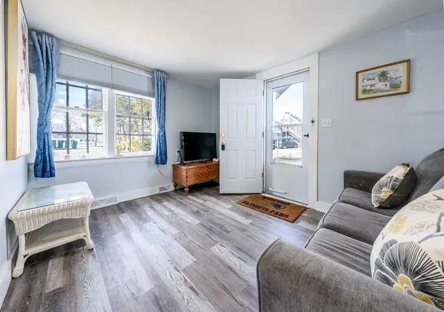 5th image of 62 Pine Ave, Hyannis, MA 02601 | MLS# 22601130