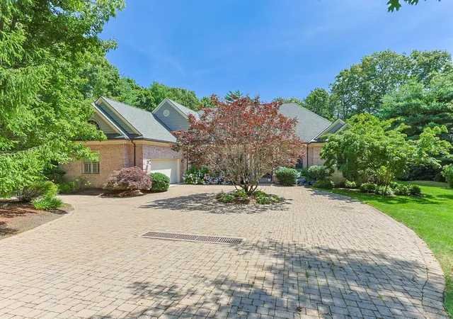 2nd image of 93 Oyster Wy, Osterville, MA 02655 | MLS# 22601594