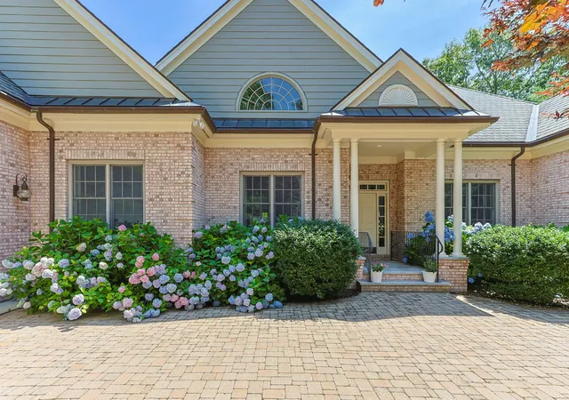 Photo 3 of Single family home for sale at 93 Oyster Wy, Osterville, MA 02655 | MLS# 22601594 | Listing updated on 2026-09-08