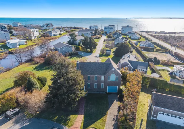 3rd image of 15 Hedge Ln, Falmouth, MA 02540 | MLS# 22601828