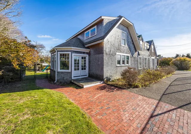 2nd image of 9 Hedge Ln, Falmouth, MA 02540 | MLS# 22601832