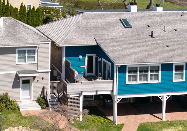 4th image of 20 Union Ct, Vineyard Haven, MA 02568