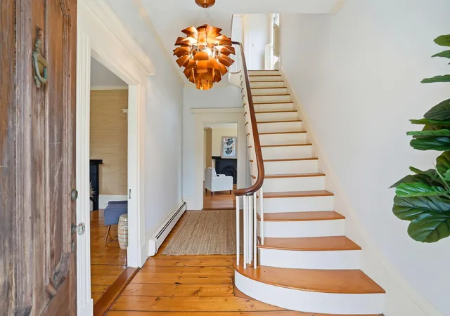 3rd image of 194 Center St, Yarmouth Port, MA 02675 | MLS# 22601714